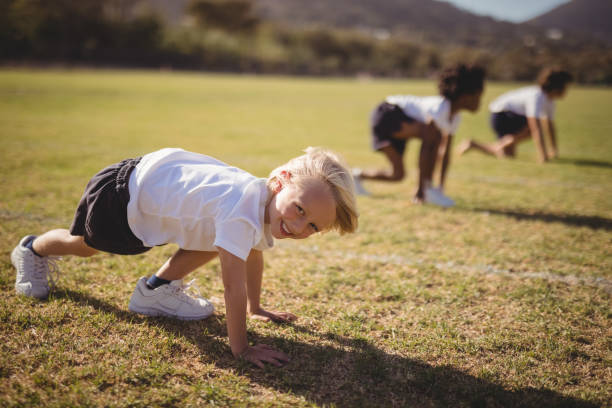 istock Schoolgirls in ready position during competition 846565086