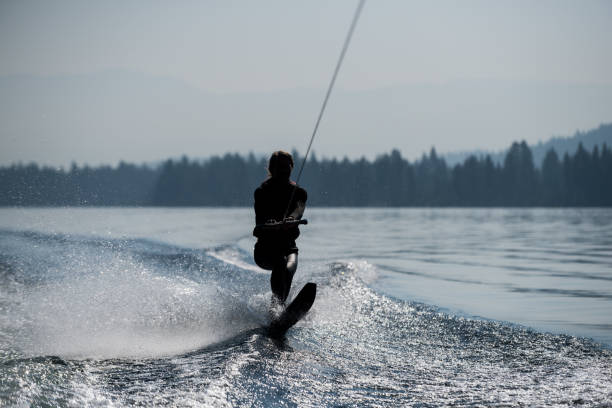 istock Beautiful woman waterskiing 846573936