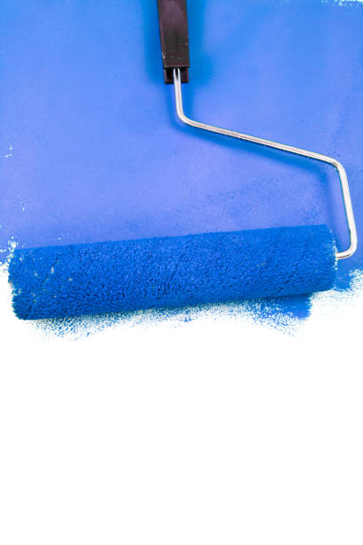 istock Painting with a blue color 846587370