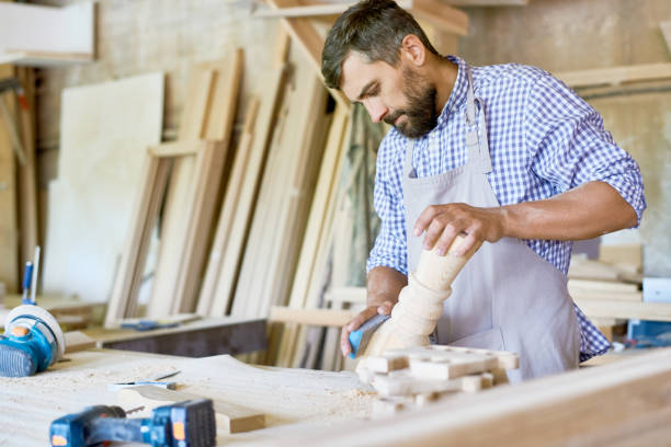 istock Handsome Carpenter Polishing Detail 846591094