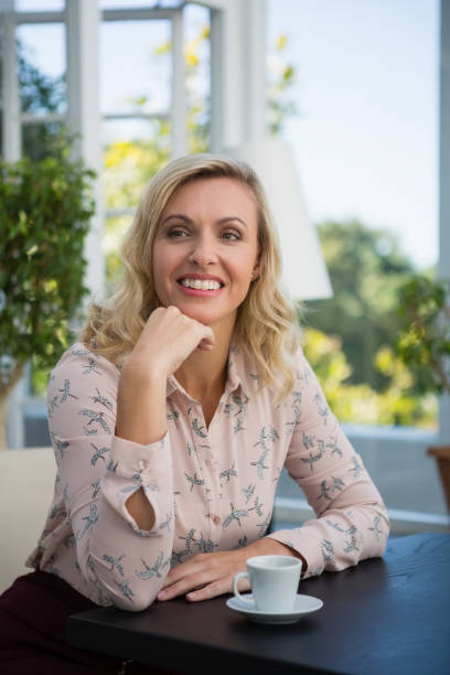 istock Thoughtful businesswoman siting in cafe 846602924