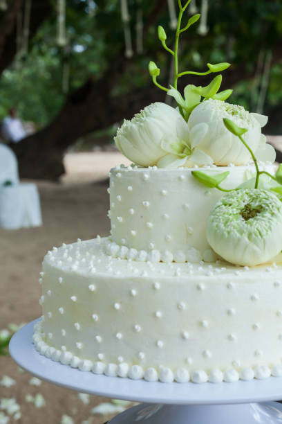 istock Wedding Cake with Flowers on Top 846608494