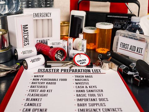 Kit de preparación ante desastres. Elementos necesarios para la preparación para desastres photo