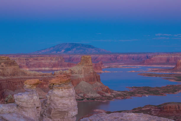 istock Lake Powell, Arizona, scenery, under warm sunset light 846616728