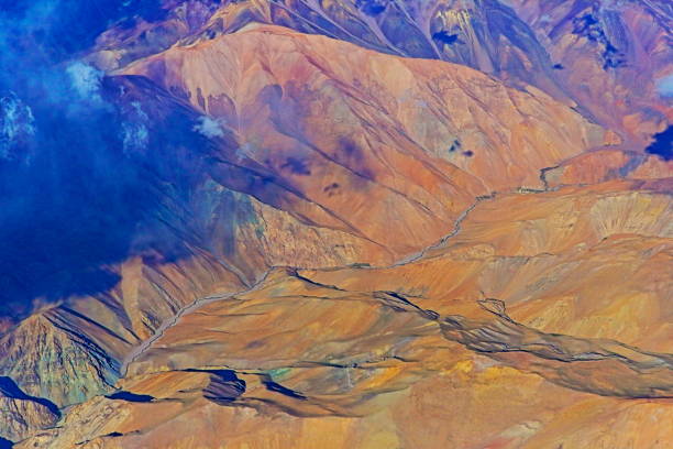 Atacama Desert – Chilean, Argentinean and Bolivian Andes aerial view – above dramatic snowcapped pastel colored landscapes, exotic volcanoes and Idyllic Atacama Desert, Volcanic landscape panorama – Chile, Bolivia and Argentina border desierto de atacama – chile, argentina y bolivia andes vista aérea – sobre el espectacular pastel nevado paisajes, volcanes exóticos y desierto de atacama idílico panorama de paisaje volcánico de colores – chile, bolivia y argentina la frontera