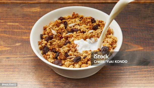 Preparare La Colazione - Fotografie stock e altre immagini di Cereali da colazione - Cereali da colazione, Prima colazione, Alimentazione sana