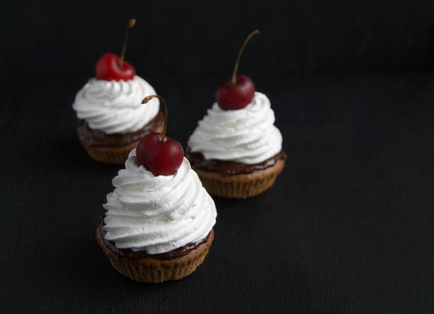 istock Sponge cake with cream, on a black background. 846650132