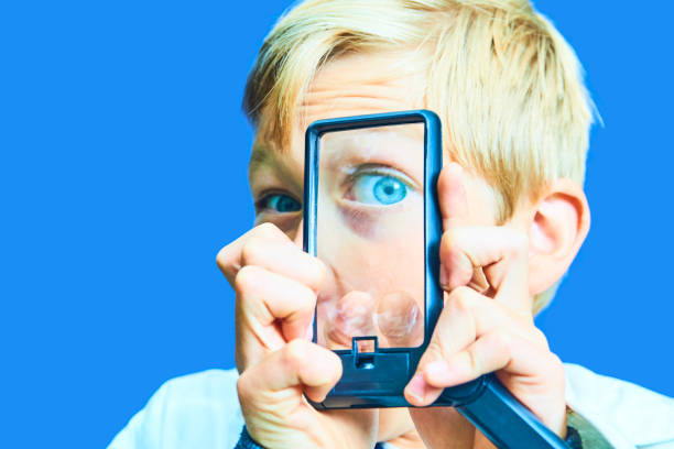 istock Portrait of Child Blond Boy using magnifying glass. 846650490