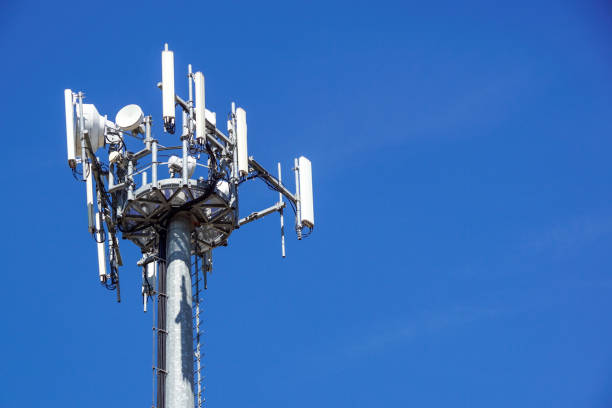 istock Top part of cell phone communication tower with multiple antennas against a blue sky 846679092