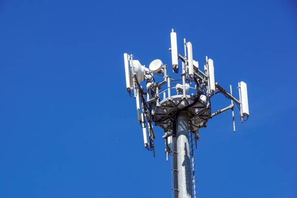istock Top part of cell phone communication tower with multiple antennas against a blue sky 846681184