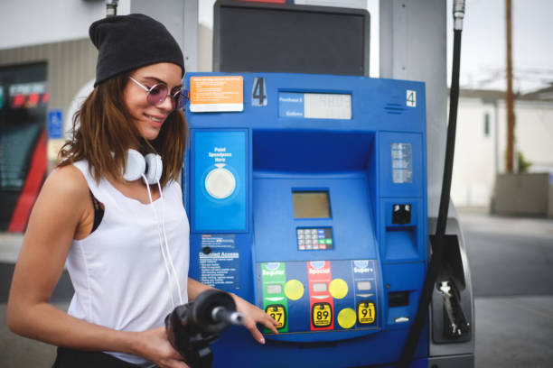 istock Woman at the gas station 846692902