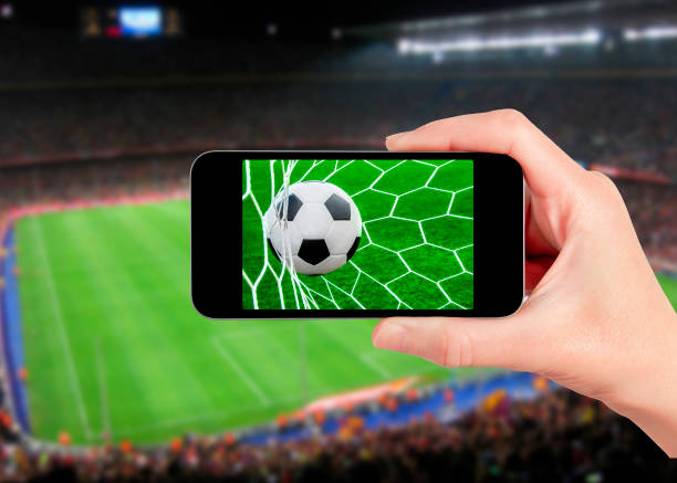 istock football game on mobile phone 846696544