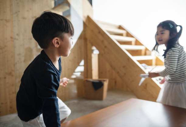 istock Japanese sibling playing together happiness 846697222