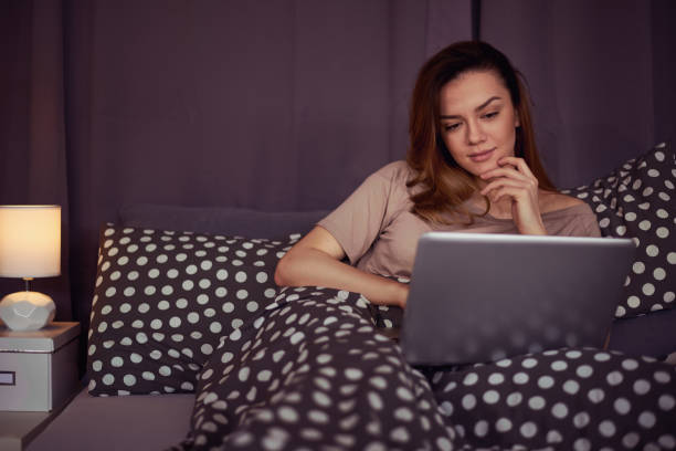 istock Girl using laptop and sitting on bed 846699398