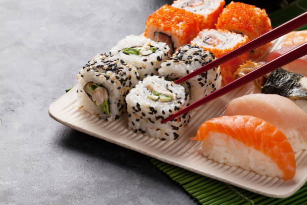 스시 및 말이 설정 - sushi japan maki sushi salmon 뉴스 사진 이미지