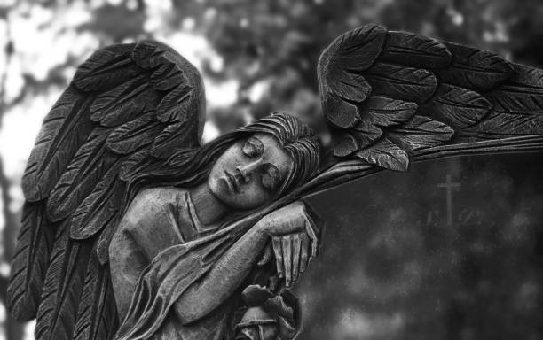 istock Sculpture of angel 846718158