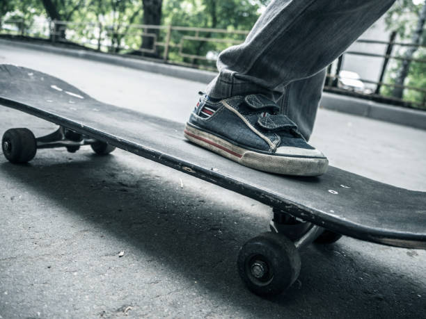 istock Close-up skateboarder balancing on skateboard 846718732