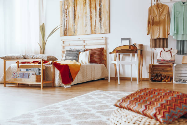 istock Sandy bedroom with wooden dressing table 846723094