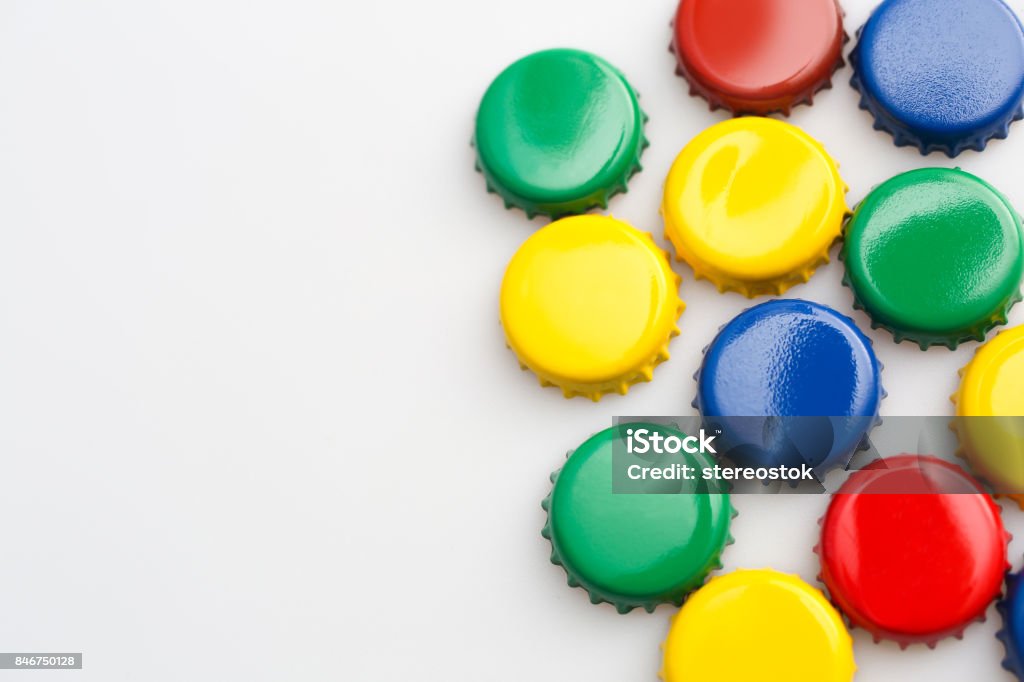 Farbige Stecker auf weißem Hintergrund, rot, blau, grün, gelb - Lizenzfrei Alkoholisches Getränk Stock-Foto