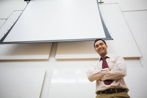istock Elegant teacher with projection screen in the lecture hall 846750178