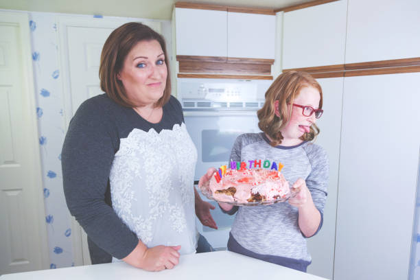 istock Fun parenting children Birthday cake fail 846751780