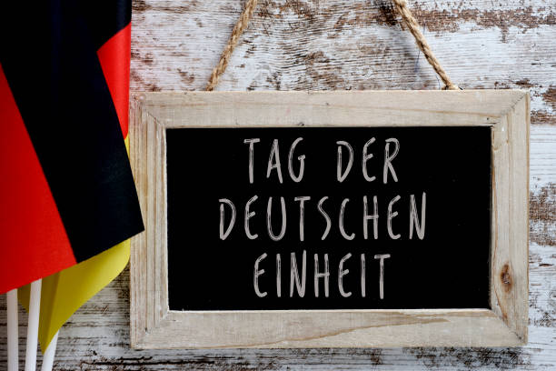 tag der deutschen einheit in deutsch geschriebene text - tag der deutschen einheit stock-fotos und bilder