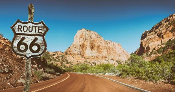 znak drogowy route 66 w utah usa - route 66 thoroughfare sign number 66 zdjęcia i obrazy z banku zdjęć