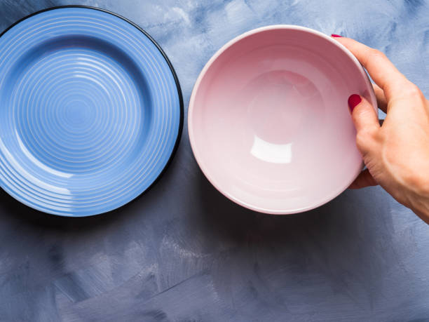 istock Pastel color bowl and plate with woman's hand 846860408