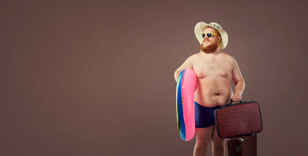 istock Funny fat bearded man with a suitcase in a hat and glasses on va 846902380