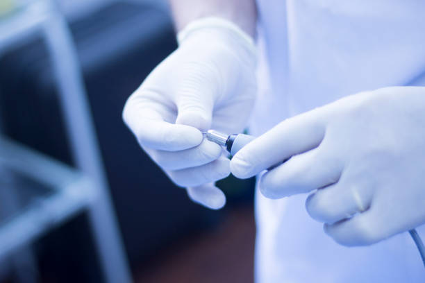 istock EPI percutaneous intratissue electrolysis scan to aid dry needling acupunture physiotherapy physical therapy treatment of patient in clinic. 846902696