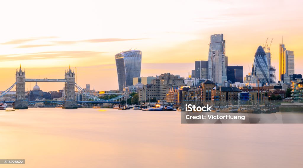 Larga exposición, vista panorámica del paisaje urbano de Londres al anochecer - Foto de stock de Londres - Inglaterra libre de derechos