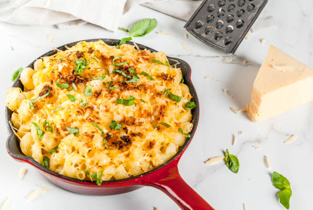 istock Mac and cheese with crunchy topping 846931212