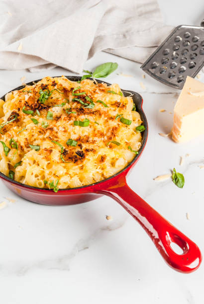istock Mac and cheese with crunchy topping 846931214