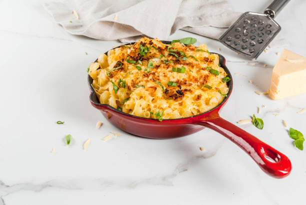istock Mac and cheese with crunchy topping 846931218