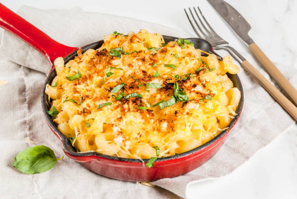 istock Mac and cheese with crunchy topping 846931310