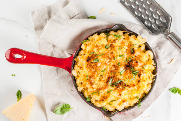 istock Mac and cheese with crunchy topping 846931312