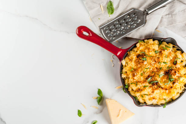 istock Mac and cheese with crunchy topping 846931318