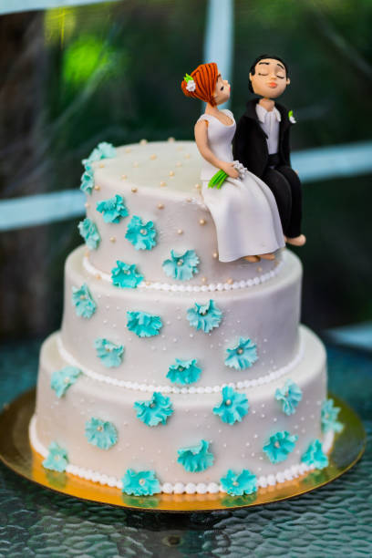 istock Funny figurines suite at a luxury wedding white cake 846945276