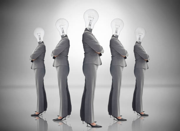 istock Buinesswoman with bulb head multiplied on grey background 846993532