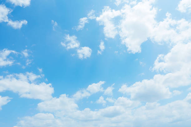 paisaje del cielo claro - cloud cloudscape fluffy white fotografías e imágenes de stock