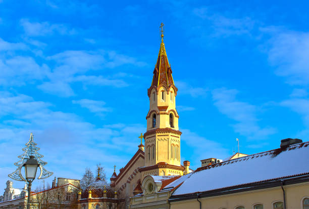 православная церковь святого николая. вильнюс, литва - god column dome mountain стоковые фото и изображения