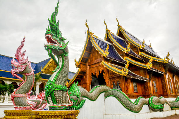 istock dragon and architure beauty 847089726
