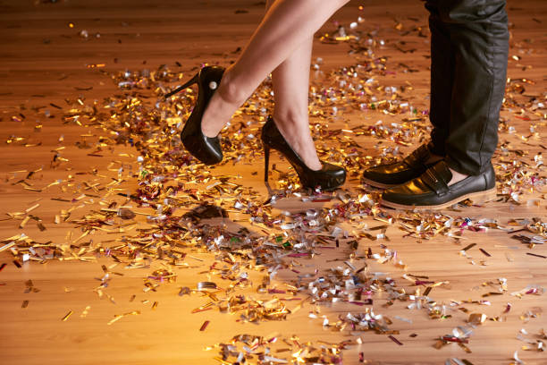 istock Kissing couple 847108686