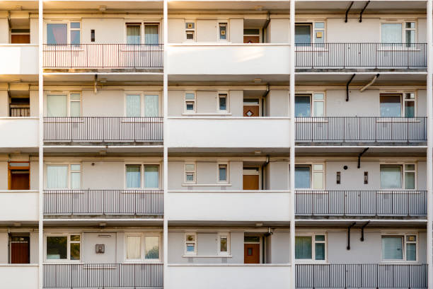 conselho de torre de bloco em bermondsey, londres - southwark - fotografias e filmes do acervo