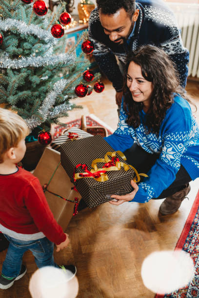 istock Giving gifts for Christmas 847144508