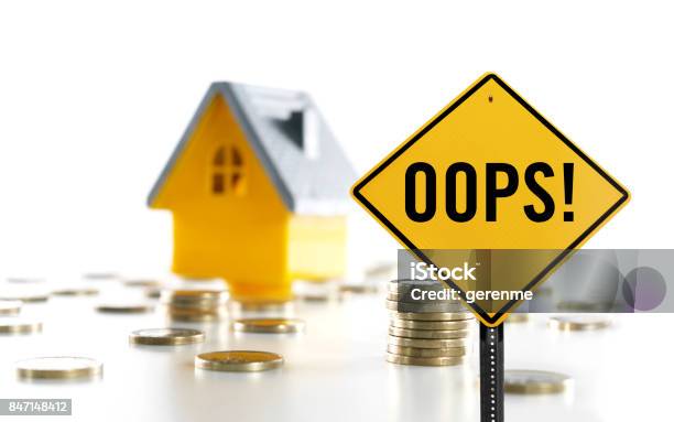 Hoppla Stockfoto und mehr Bilder von Fehler - Problem - Fehler - Problem, Hypothek, Wohnhaus