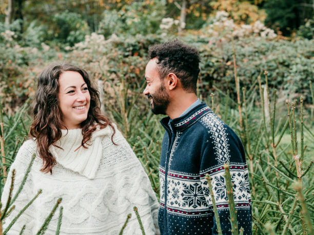 istock Young couple choosing a Christmas tree 847153298