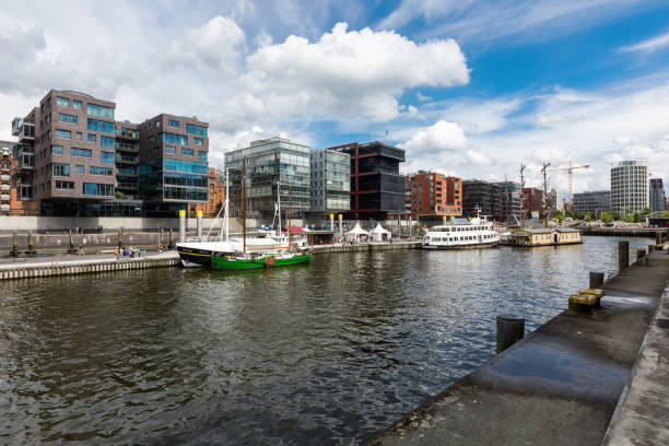 istock Hamburg skyline in cloudy day 847176408
