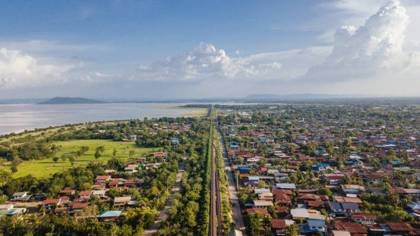 widok z lotu ptaka ban kok slung pa sak dam lopburi tajlandia śródmiąższowa rzeka - interstitial zdjęcia i obrazy z banku zdjęć