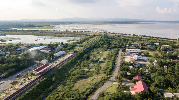 vista aérea ban kok colgado pa sak presa lopburi tailandia río intersticial - interstitial fotografías e imágenes de stock